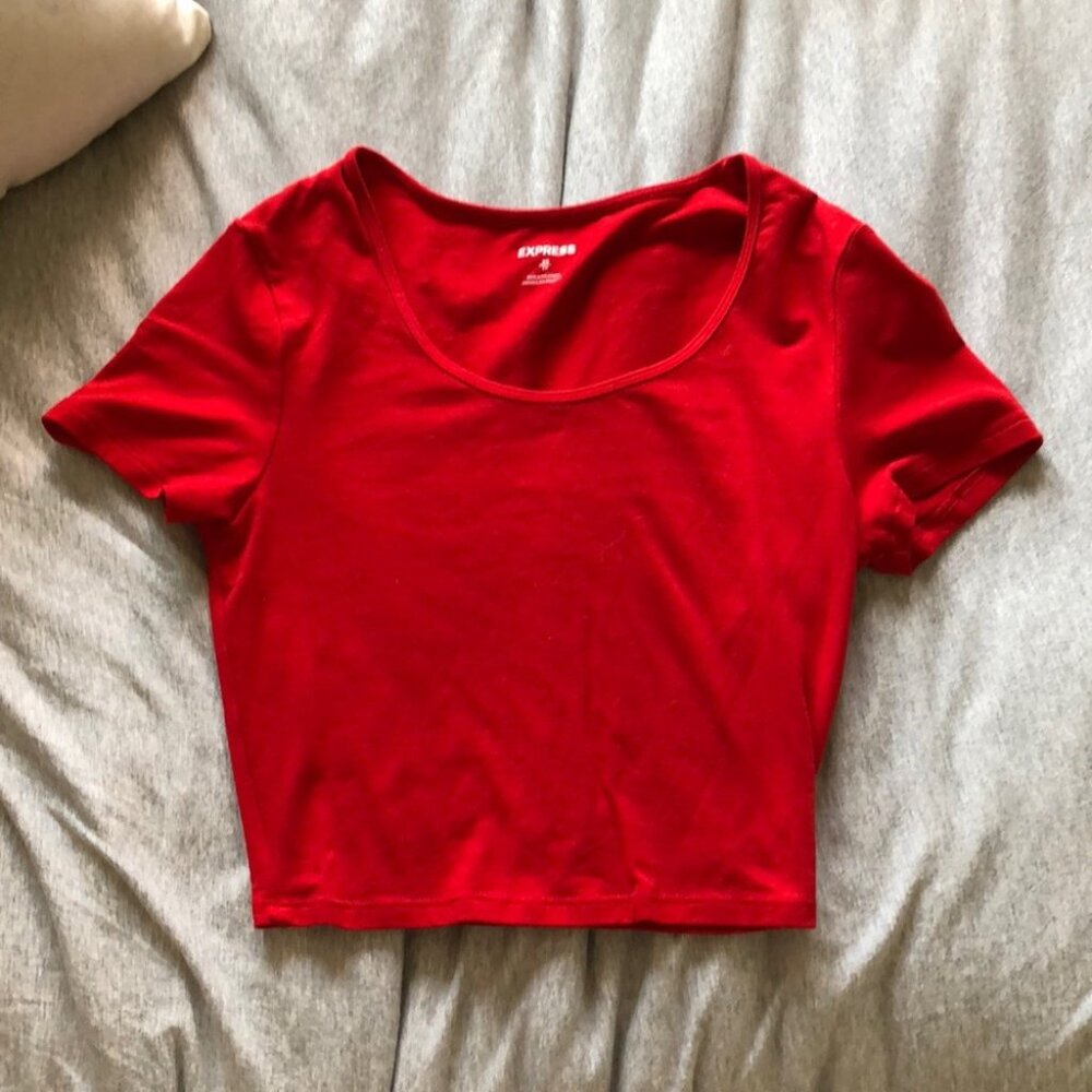 Red crop top t-shirt